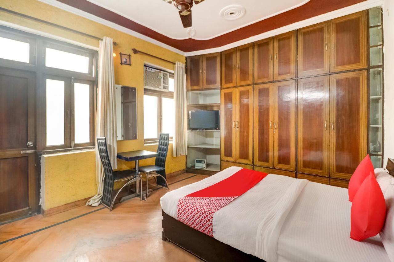 Oyo Prime Residency Near Chhatarpur Metro Station 3*
