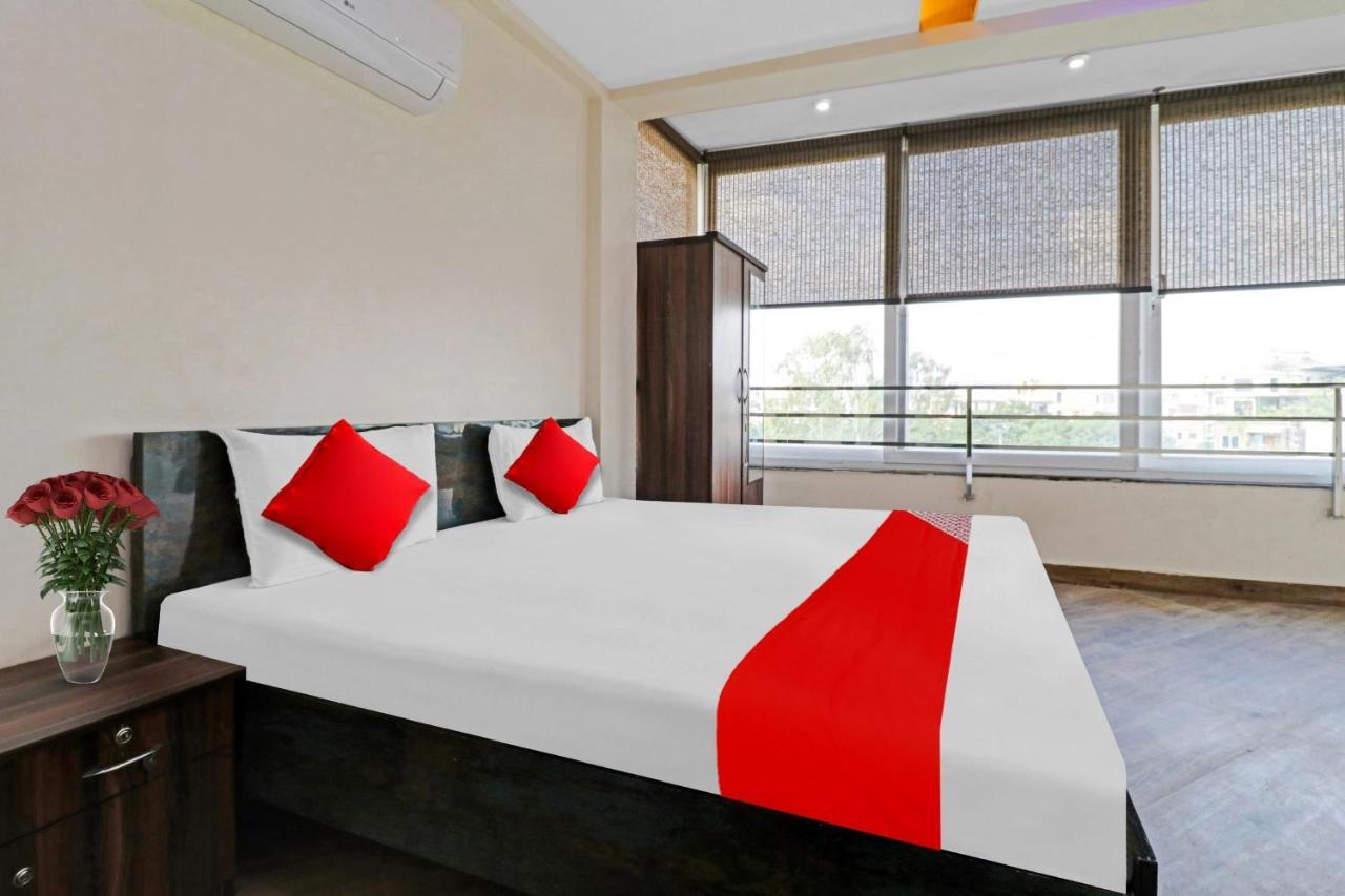 Flagship Park Avenue Casa Near Chhatarpur Metro Station 3*