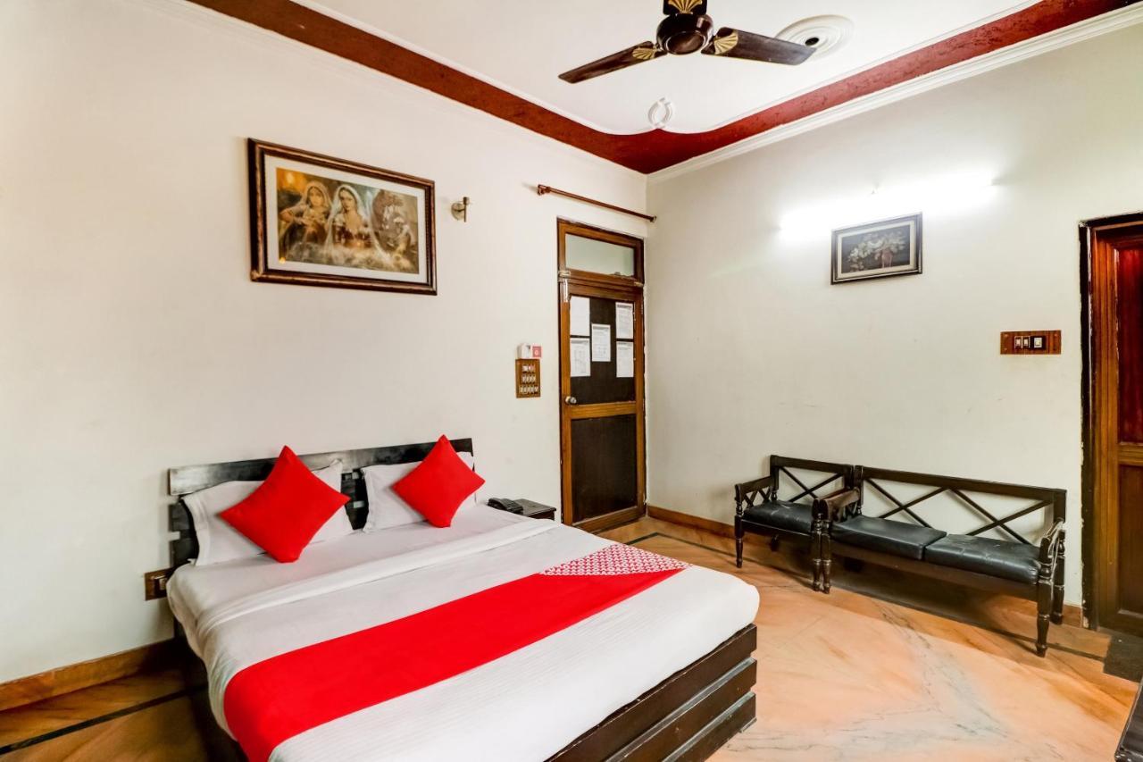 Oyo Prime Residency Near Chhatarpur Metro Station Hotel