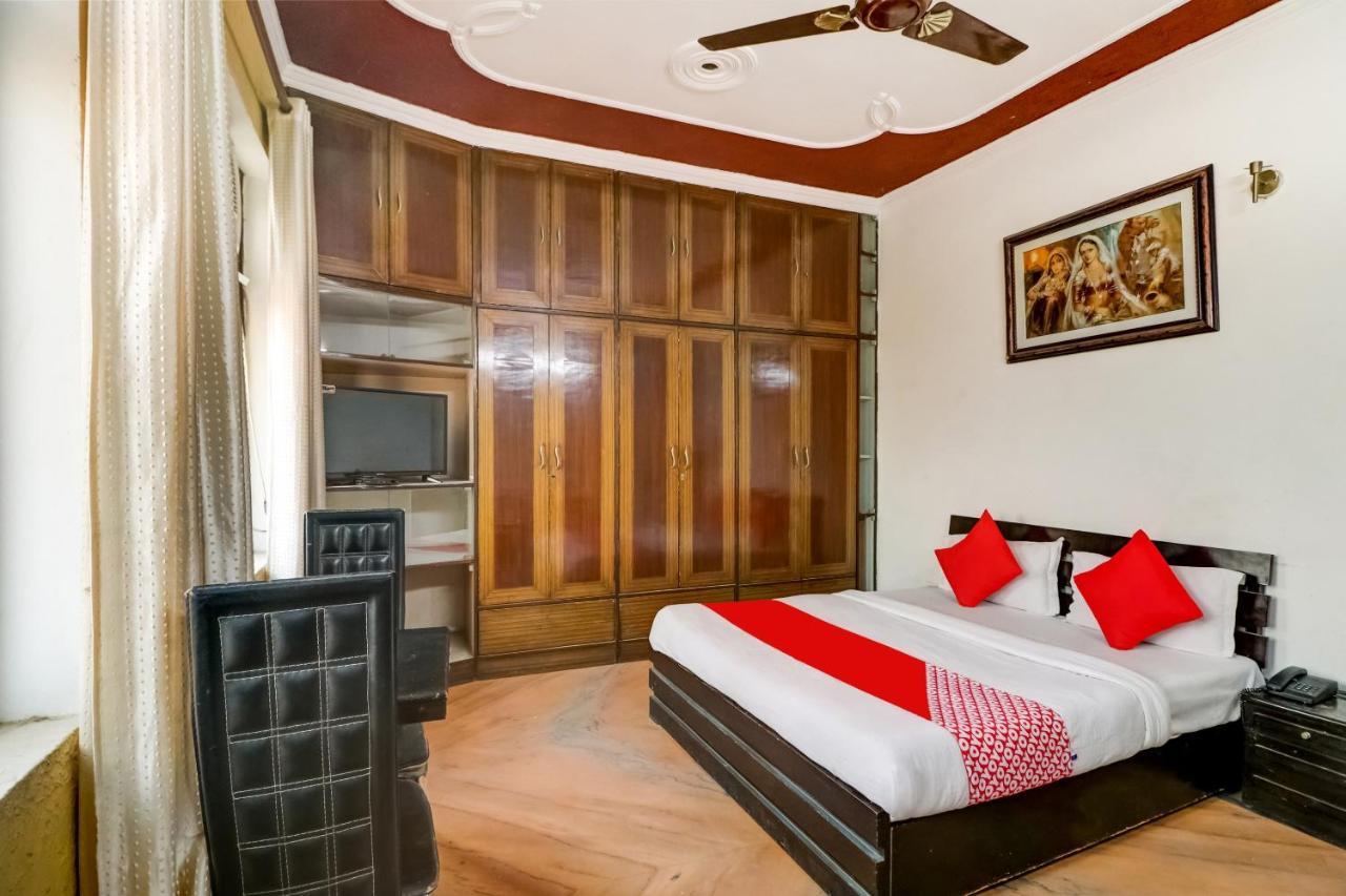Hotel Oyo Prime Residency Near Chhatarpur Metro Station New Delhi