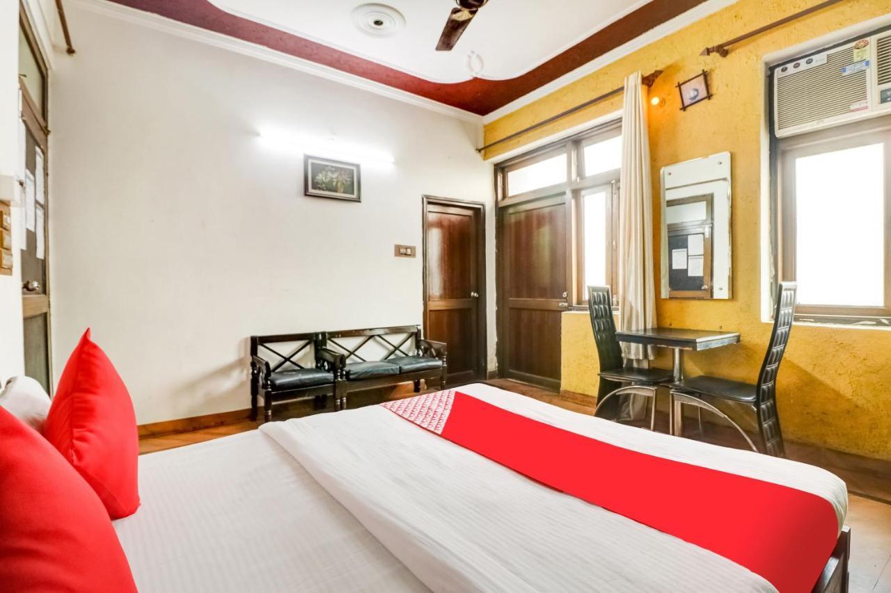Oyo Prime Residency Near Chhatarpur Metro Station 3*
