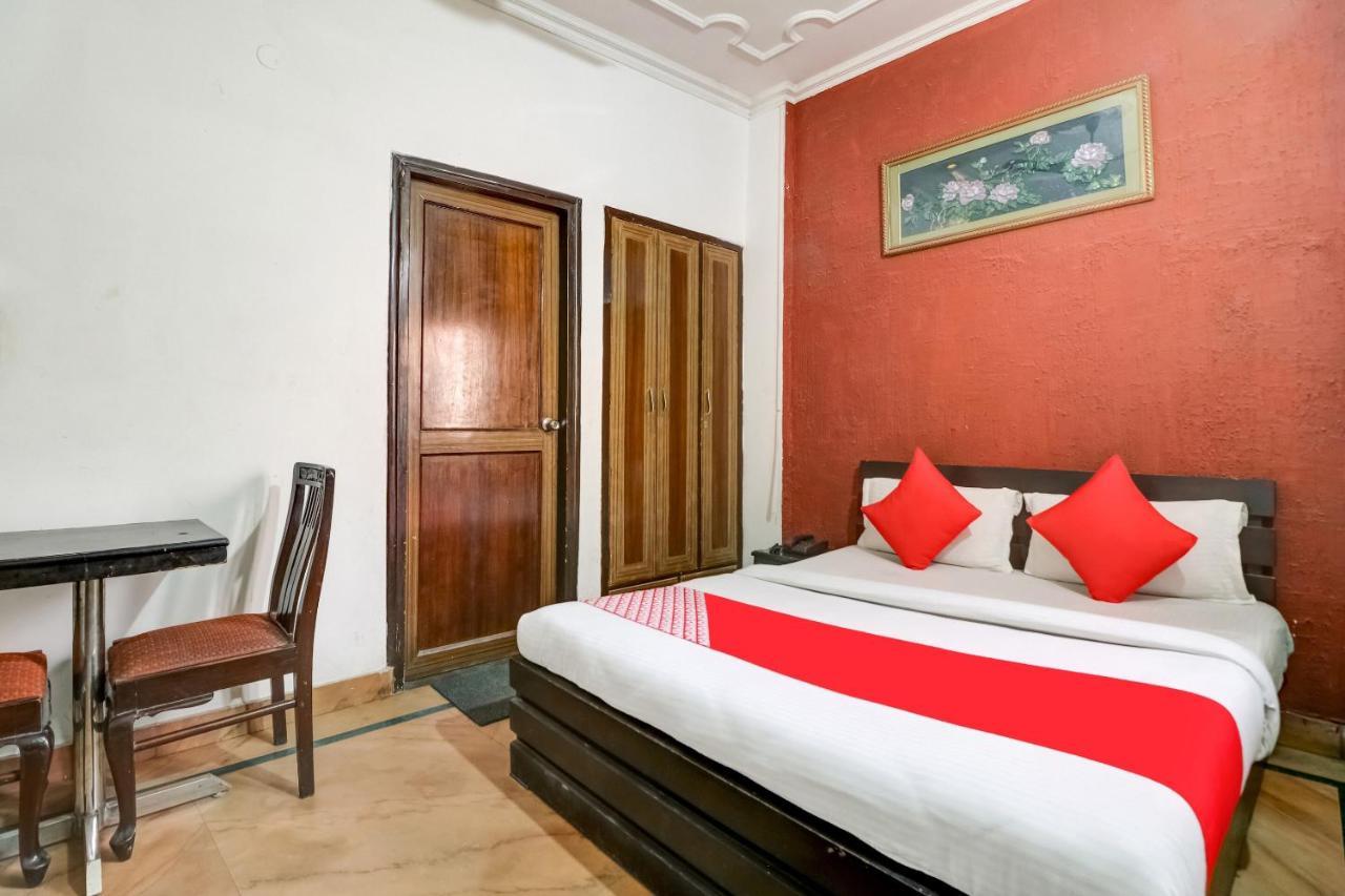 Hotel Oyo Prime Residency Near Chhatarpur Metro Station