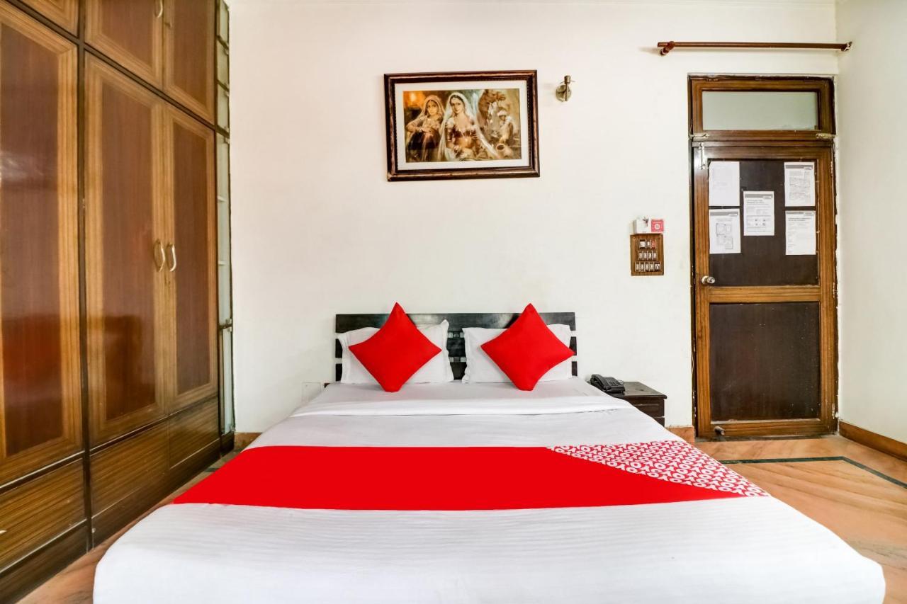Oyo Prime Residency Near Chhatarpur Metro Station Hotel