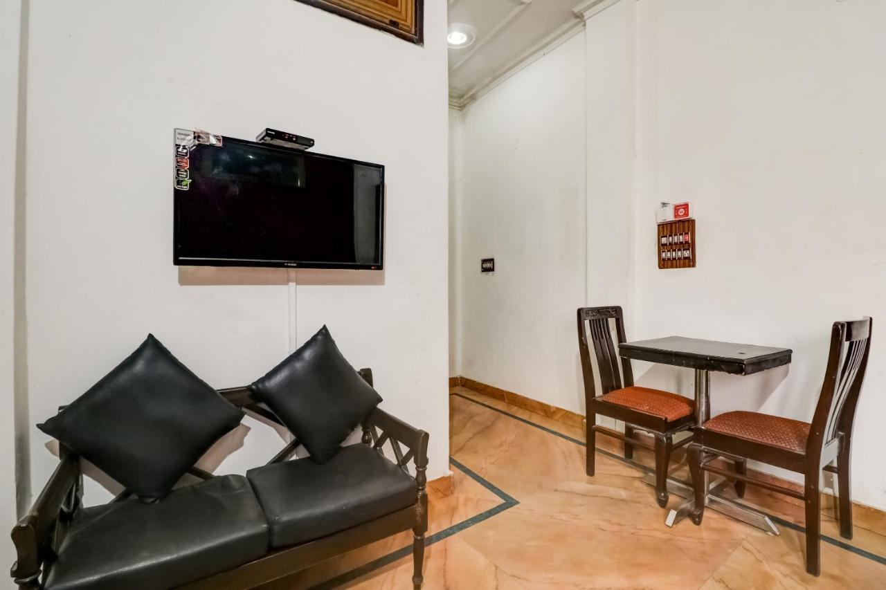 Hotel Oyo Prime Residency Near Chhatarpur Metro Station New Delhi