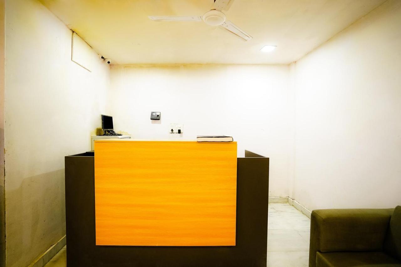Oyo Discovery Near New Ashok Nagar Metro Station Hotel