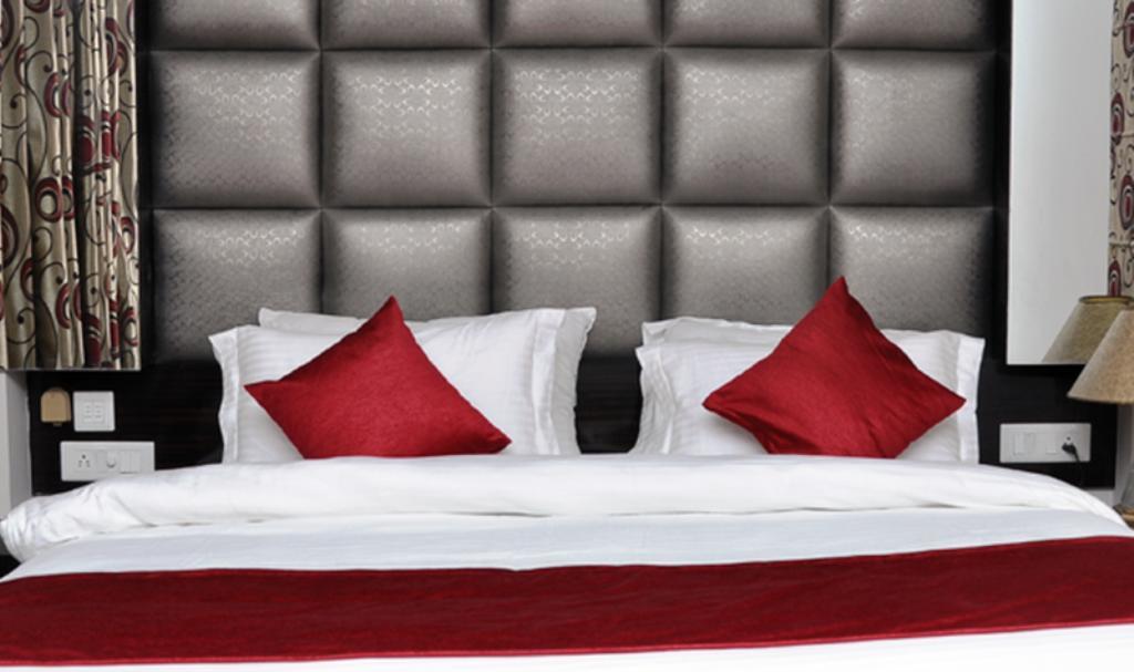 Fabexpress Lotus Palace Hotel 3*