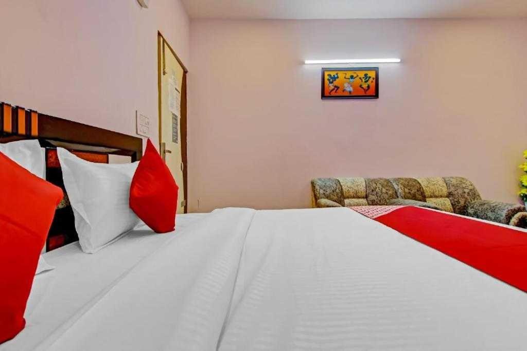 Oyo Magnet Residency Near Nangli Metro Station Hotel