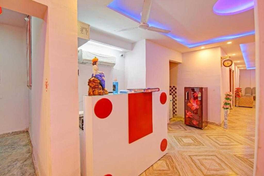 Oyo Magnet Residency Near Nangli Metro Station 3*