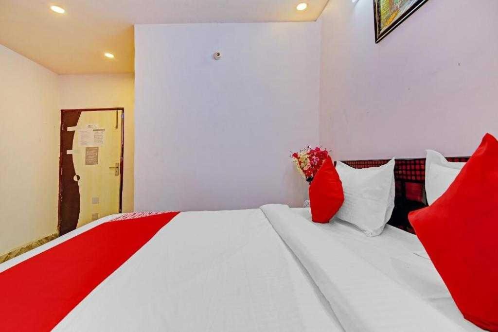 Oyo Magnet Residency Near Nangli Metro Station Hotel