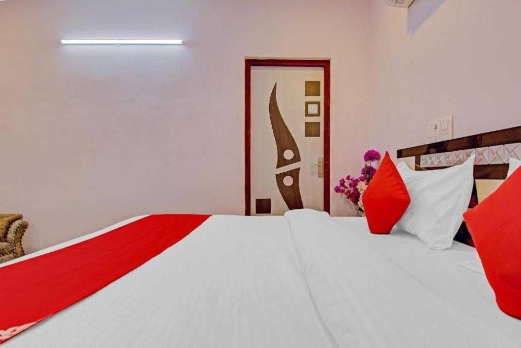 Oyo Magnet Residency Near Nangli Metro Station Hotel 3*