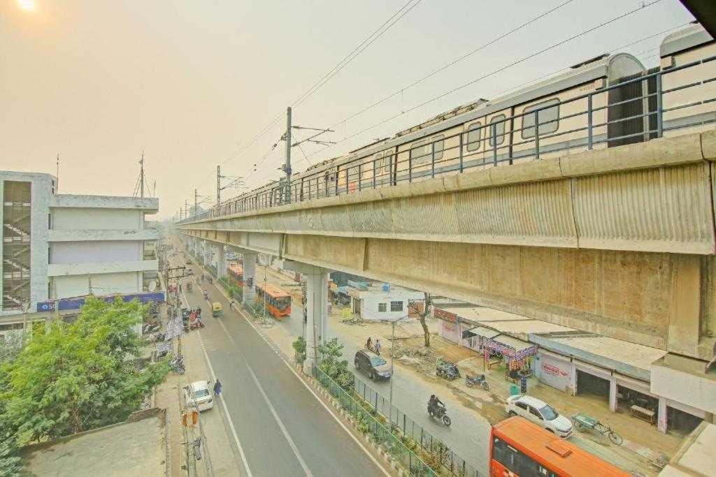 Oyo Magnet Residency Near Nangli Metro Station 3*