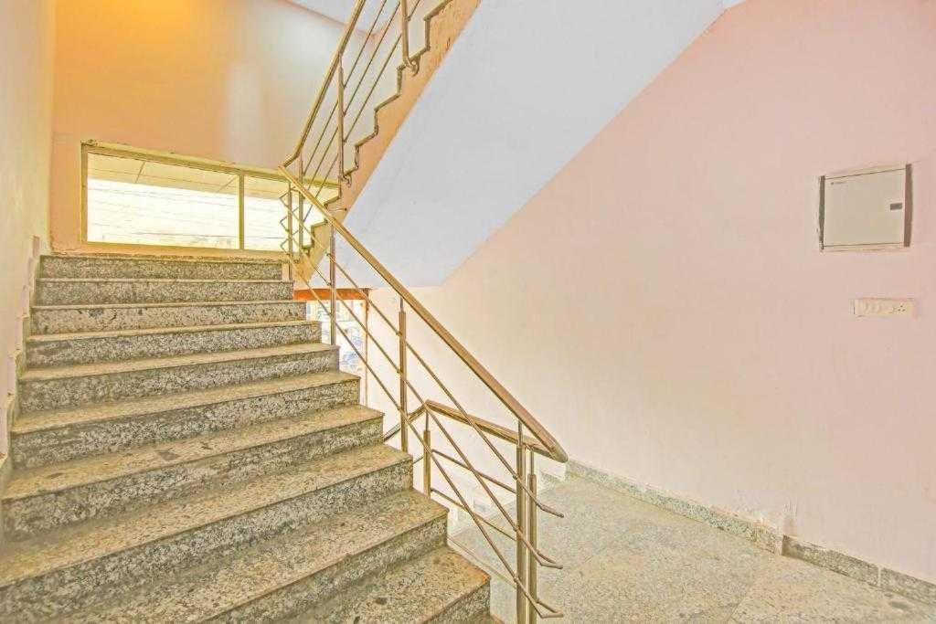 Oyo Magnet Residency Near Nangli Metro Station Hotel