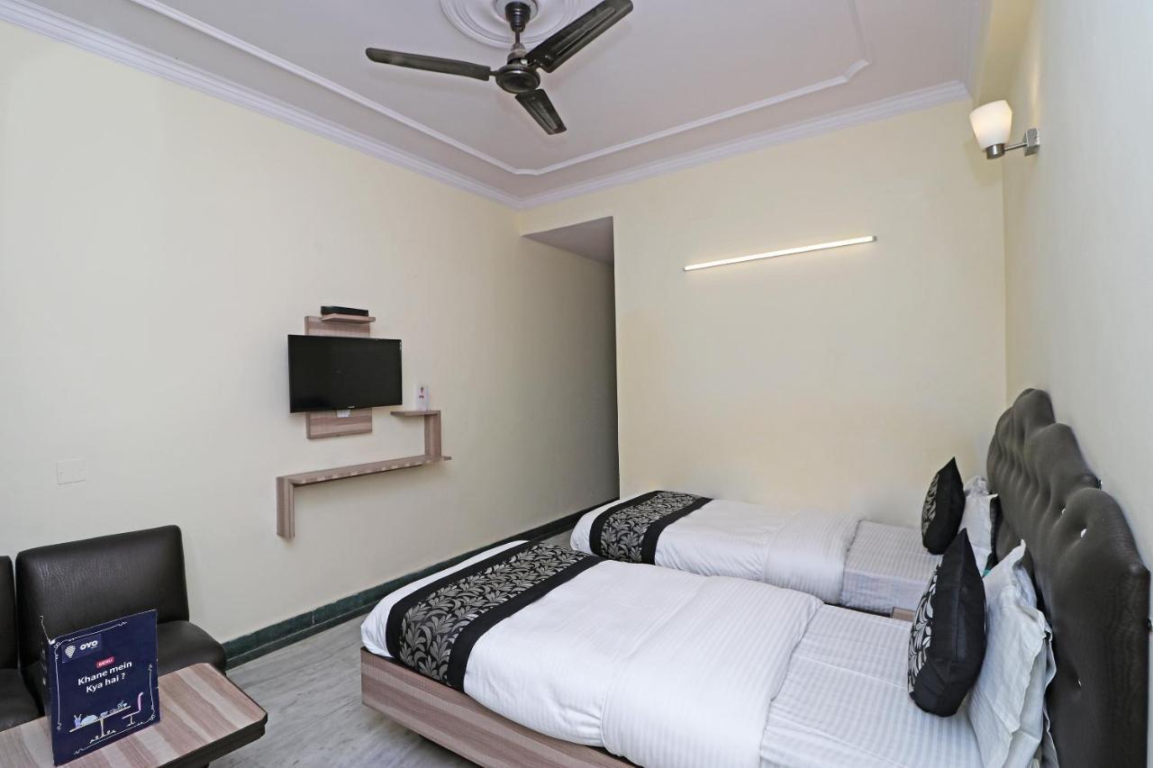 Hotel Oyo Silver Shine Near Gurudwara Shri Bangla Sahib