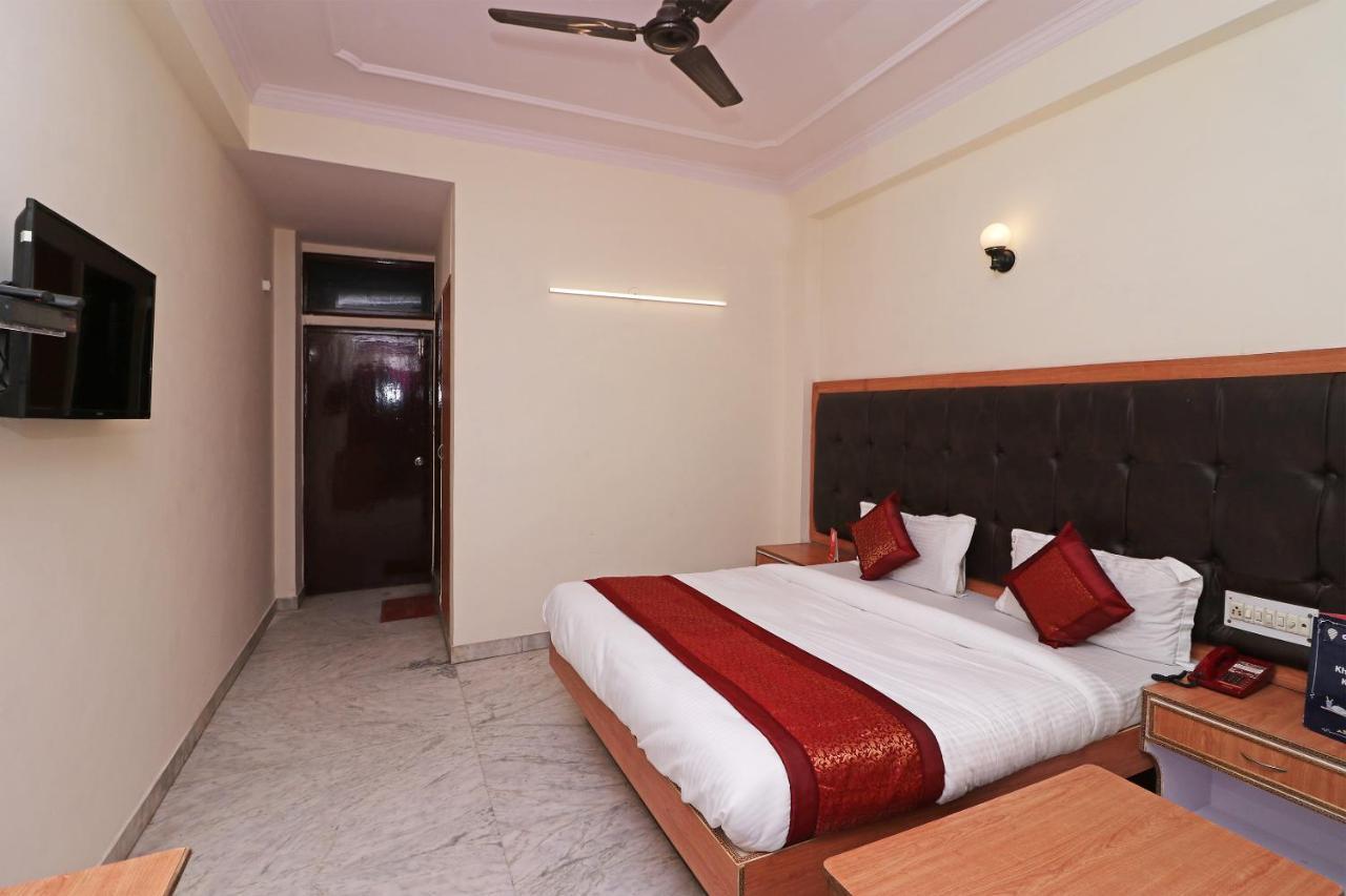 Hotel Oyo Silver Shine Near Gurudwara Shri Bangla Sahib 3*