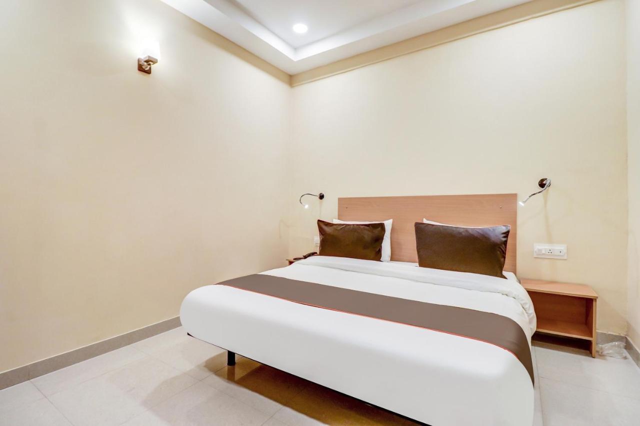 Hotel Collection O Pulpehladpur Near Tughlakabad Station Metro Station
