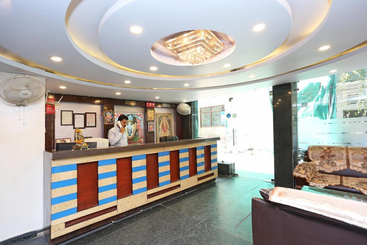 Hotel Oyo Repose Near Gurudwara Shri Bangla Sahib