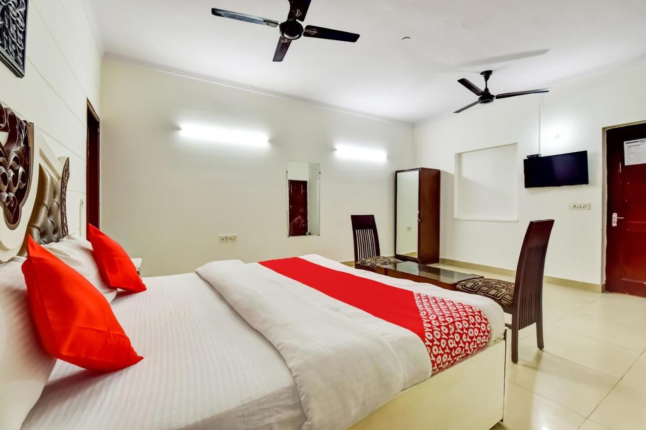 Hotel Flagship Red Stone Near Dilli Haat Ina