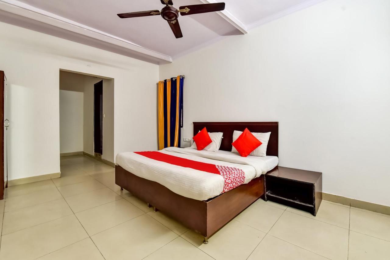 Flagship Red Stone Near Dilli Haat Ina Hotel 3*