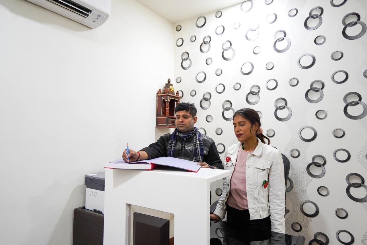 O Mannat Near Pacific Mall Tagore Garden Hotel