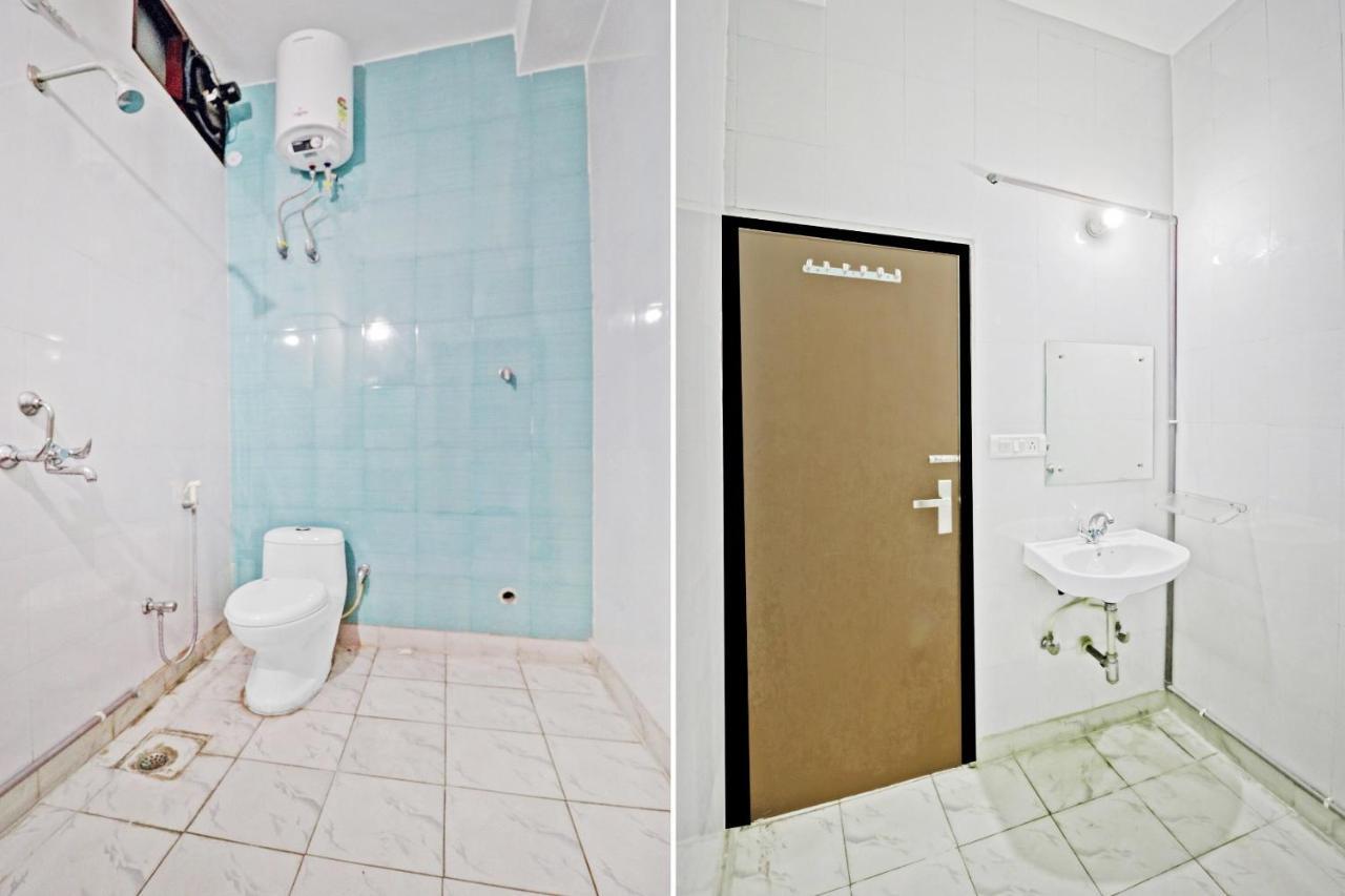 Capital O Saket Near Dlf Avenue Saket 3*