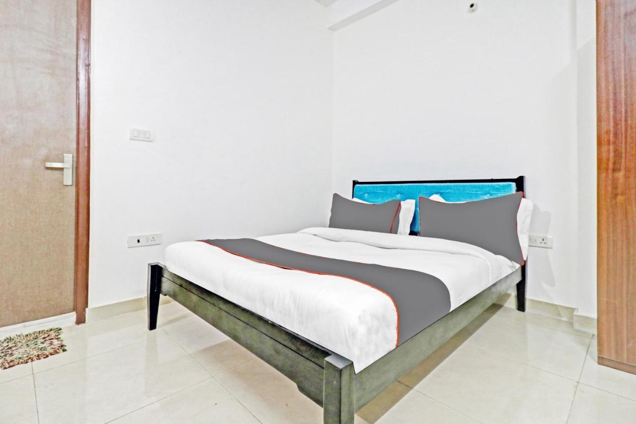 Hotel Capital O Saket Near Dlf Avenue Saket 3*