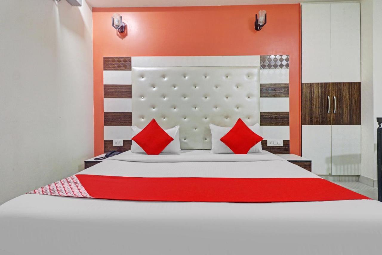 Oyo 12675 Star Hotel New Delhi