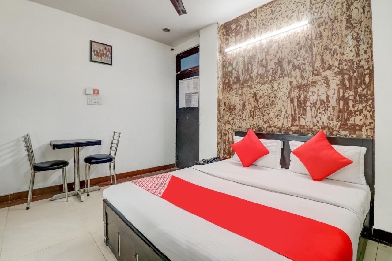 Oyo Prime Residency Near Chhatarpur Metro Station 3*