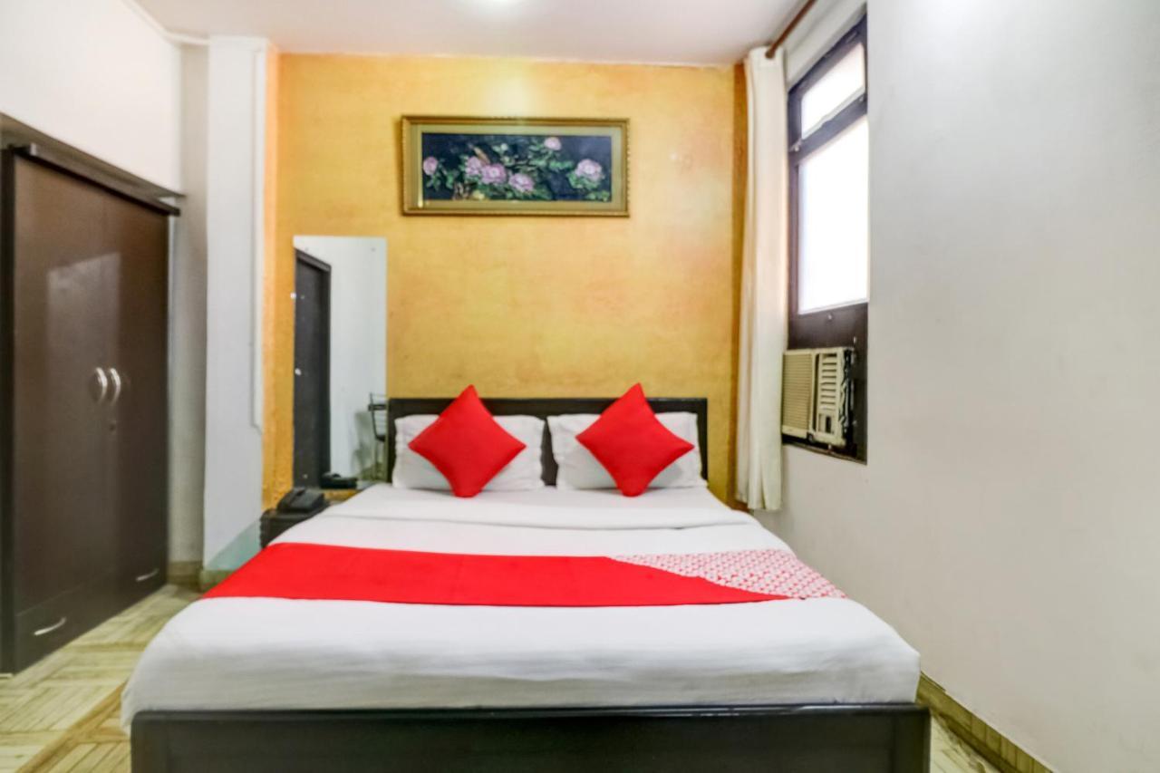 Hotel Oyo Prime Residency Near Chhatarpur Metro Station