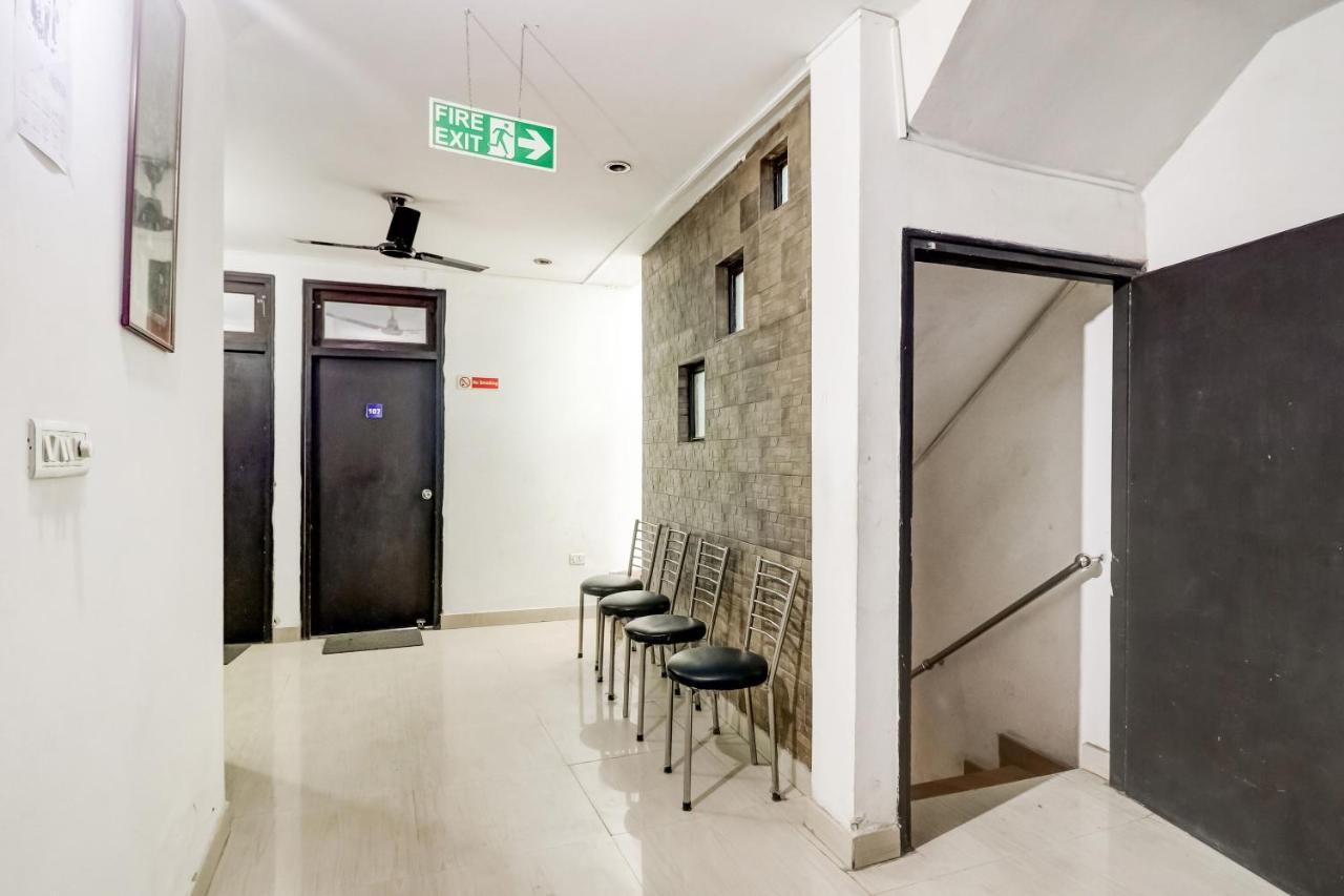 Oyo Prime Residency Near Chhatarpur Metro Station Hotel