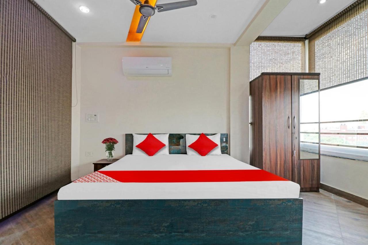 Flagship Park Avenue Casa Near Chhatarpur Metro Station Hotel 3*