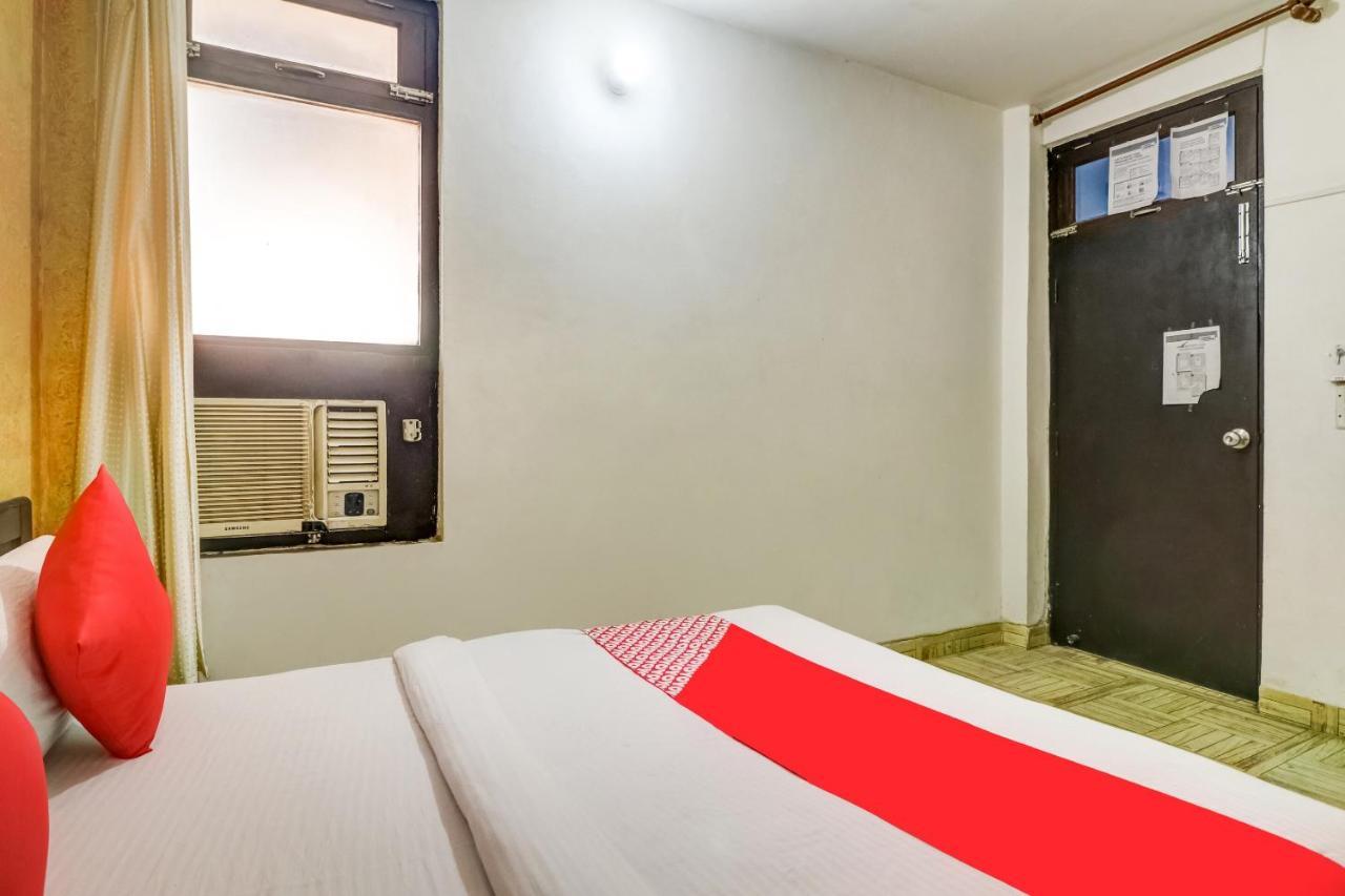 Oyo Prime Residency Near Chhatarpur Metro Station New Delhi