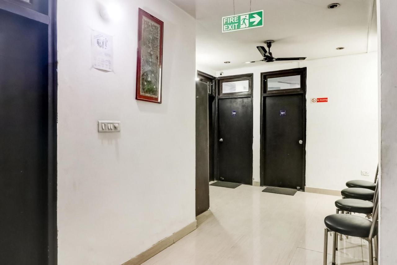 Oyo Prime Residency Near Chhatarpur Metro Station 3*