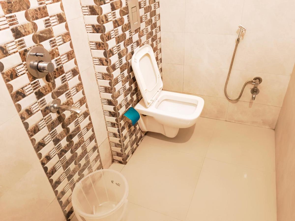 Hotel De Tark Near Igi Airport Delhi 4*