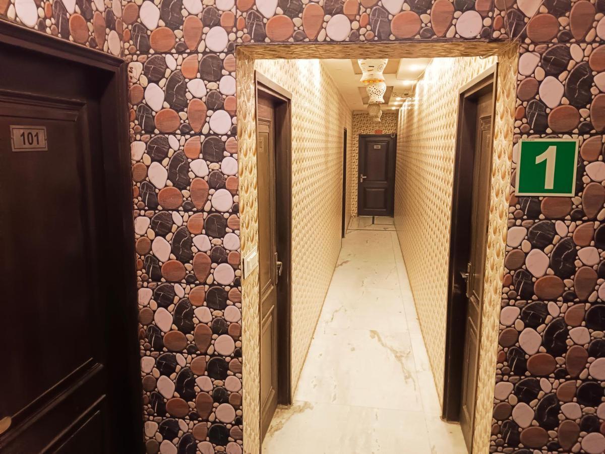 Hotel De Tark Near Igi Airport Delhi 4*