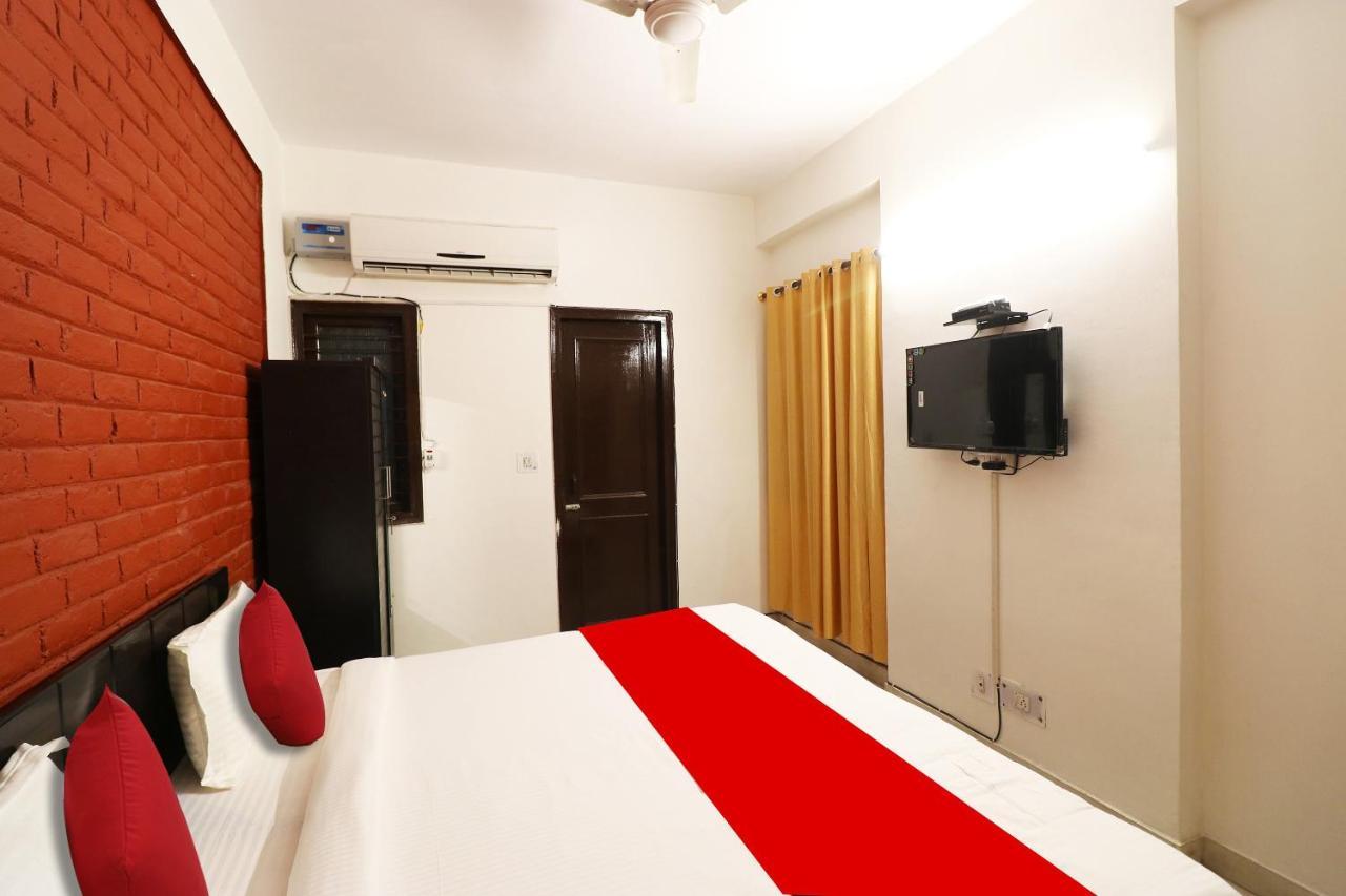 Oyo Diamond Near Lotus Temple Hotel