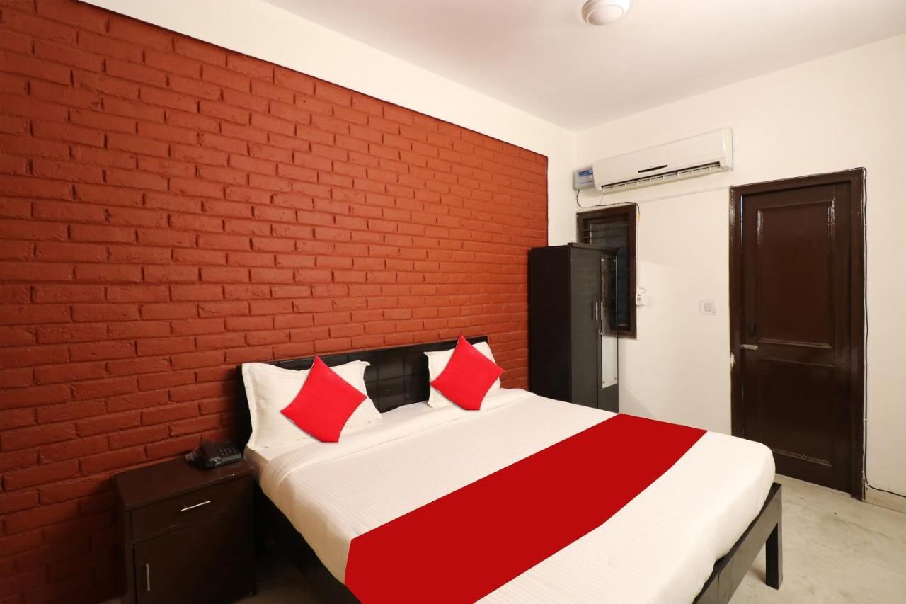 Oyo Diamond Near Lotus Temple Hotel