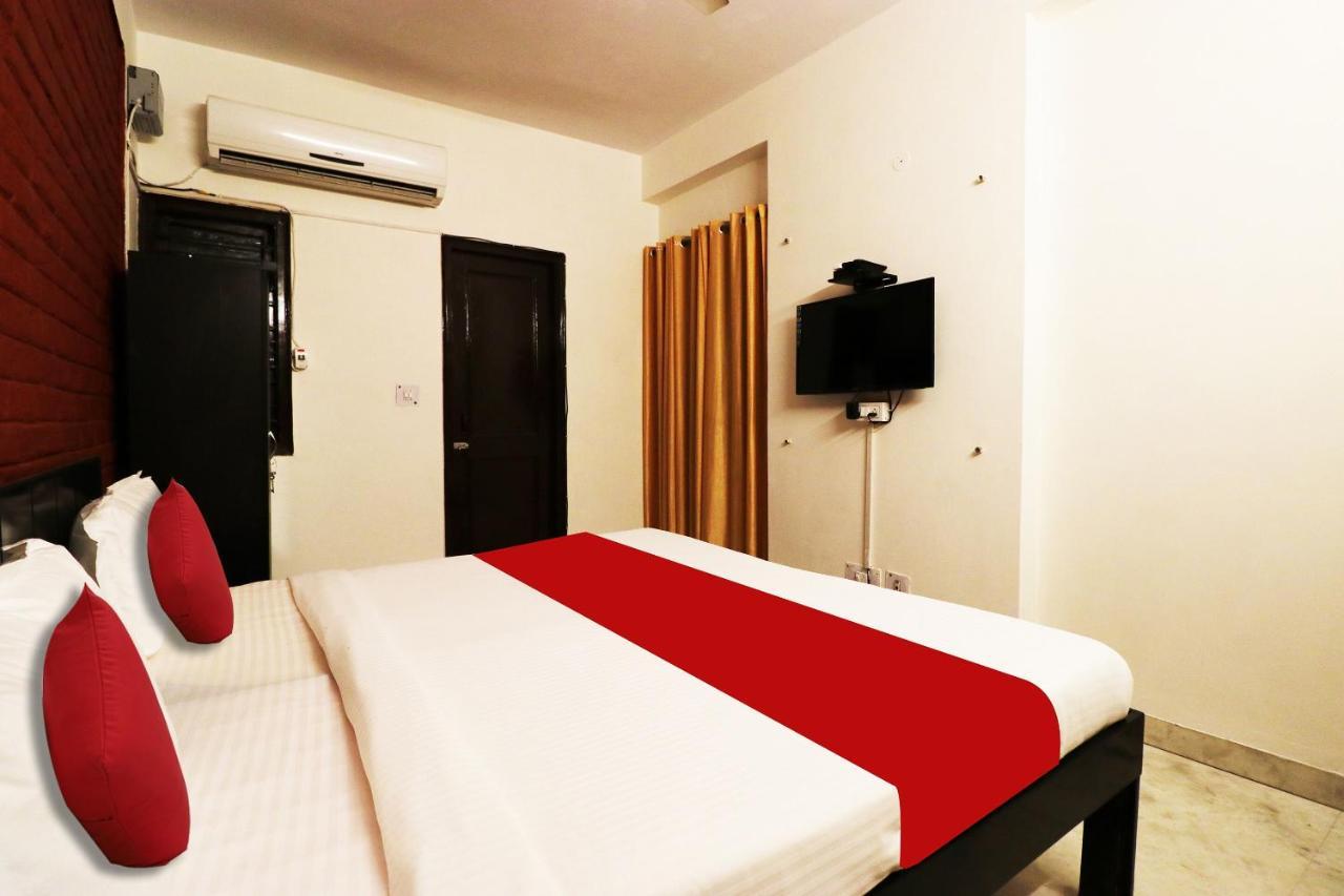 Oyo Diamond Near Lotus Temple Hotel