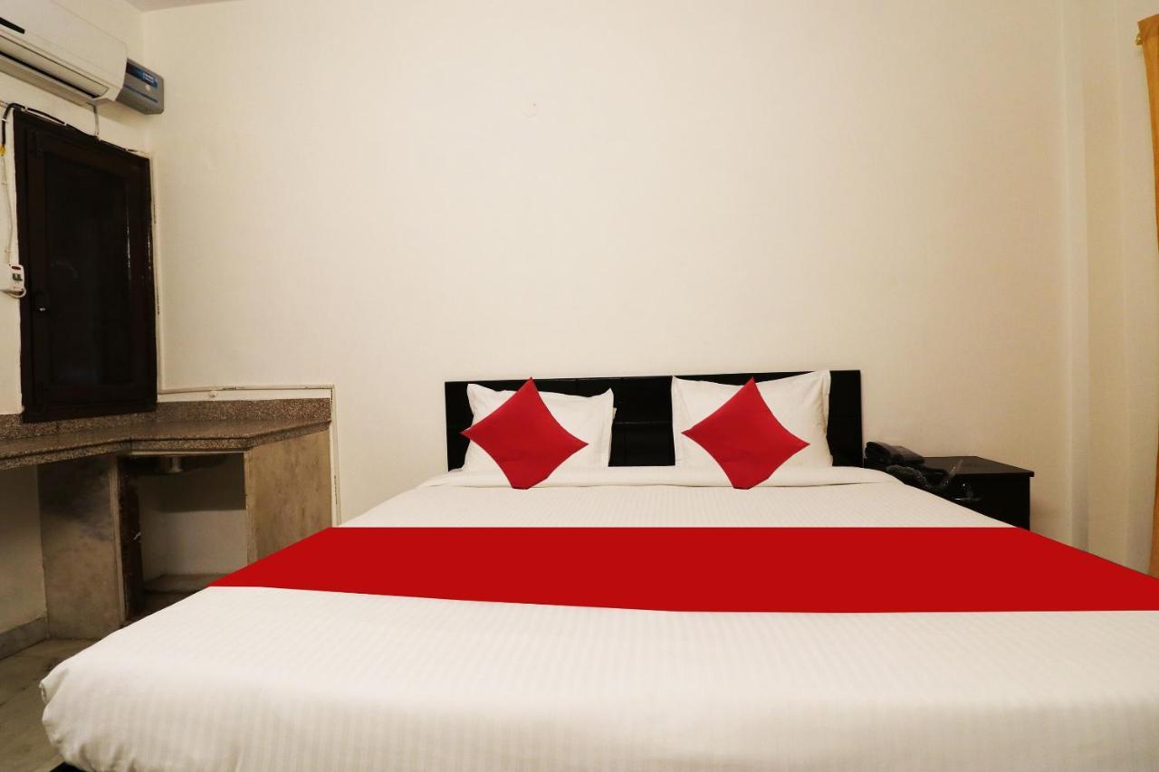 Hotel Oyo Diamond Near Lotus Temple 3*