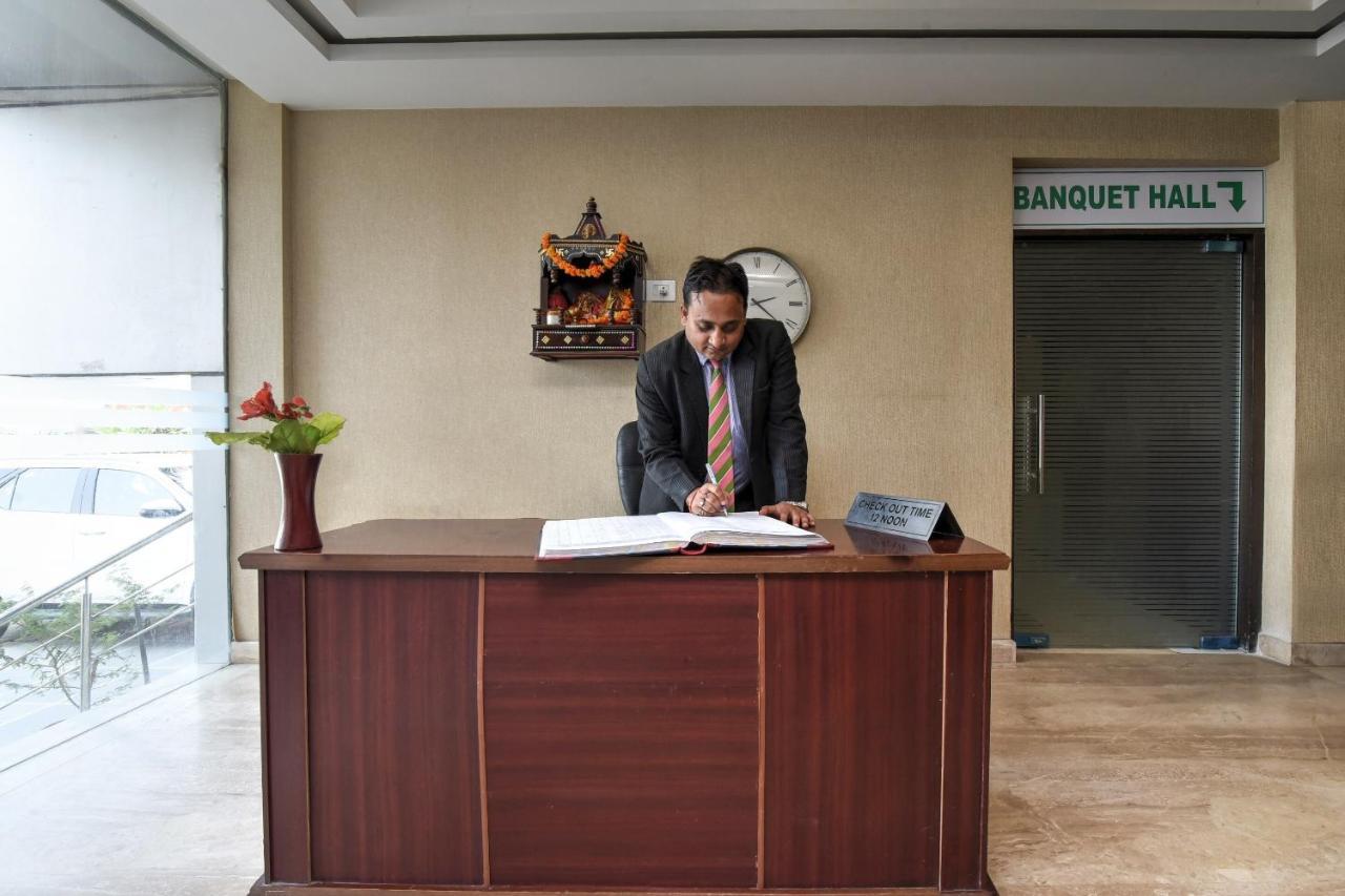 Capital O Corporate Hotel 3*