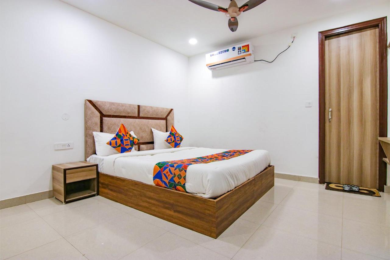 Hotel Fabhotel Grand