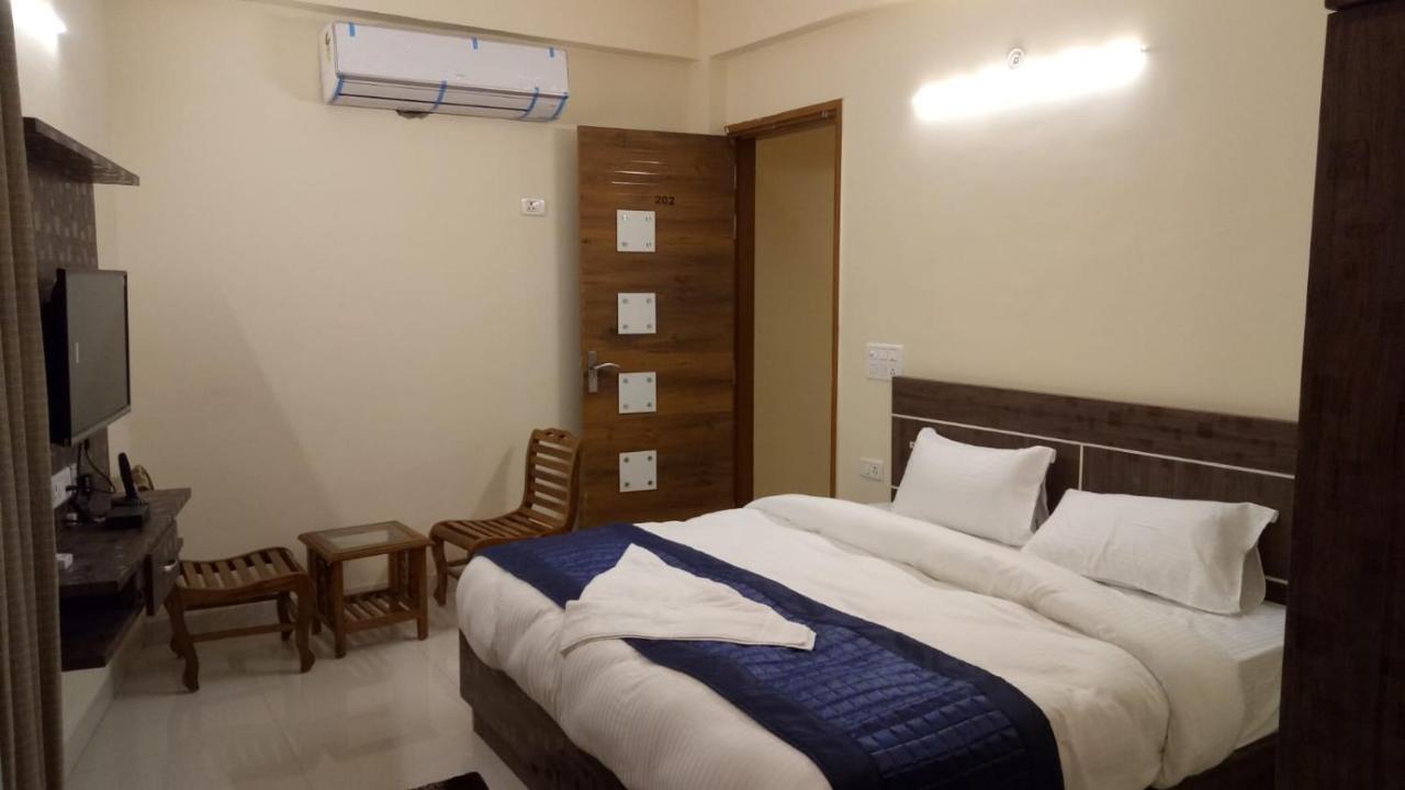 Oyo Galaxy New Delhi