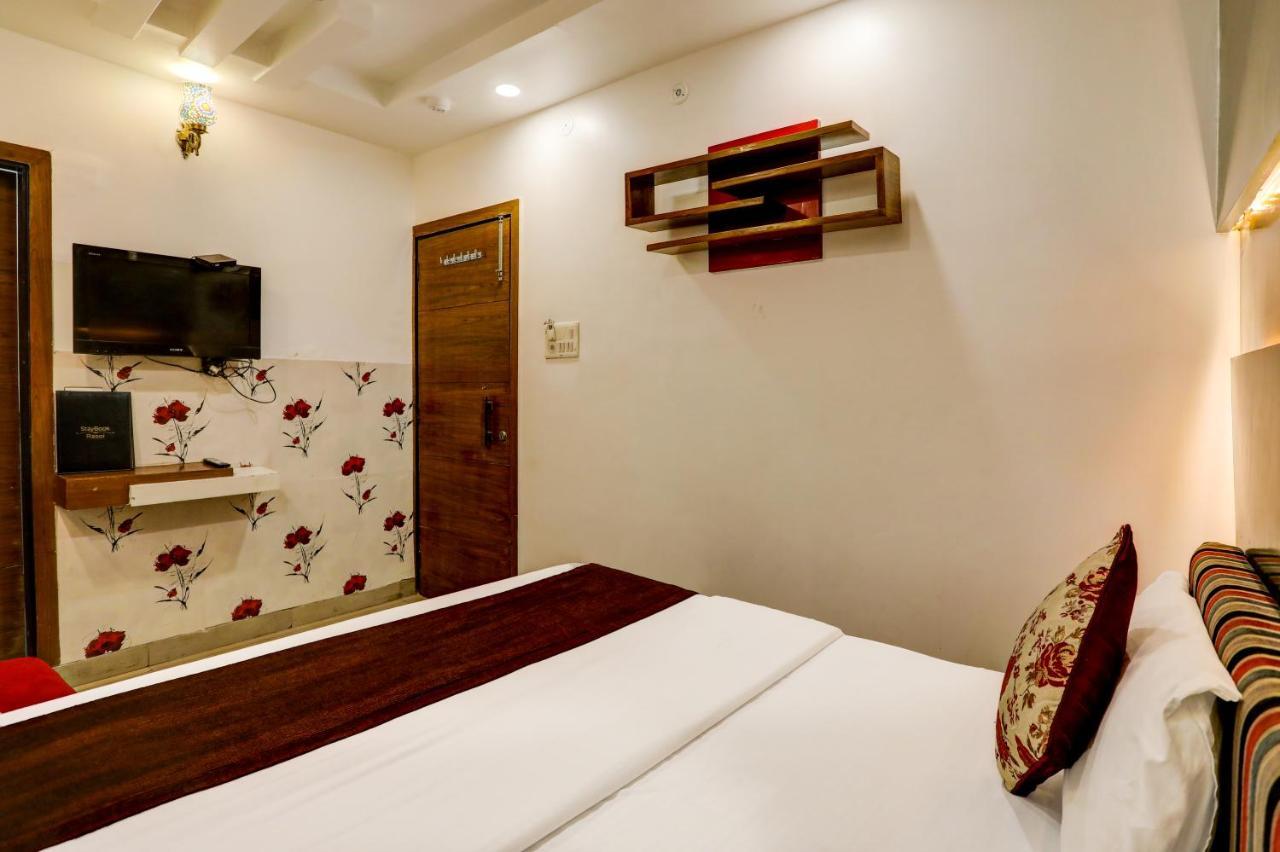 Nityaa Hostel *