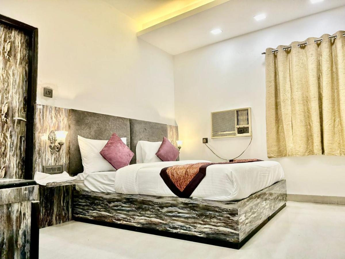Cosmo - Karol Bagh