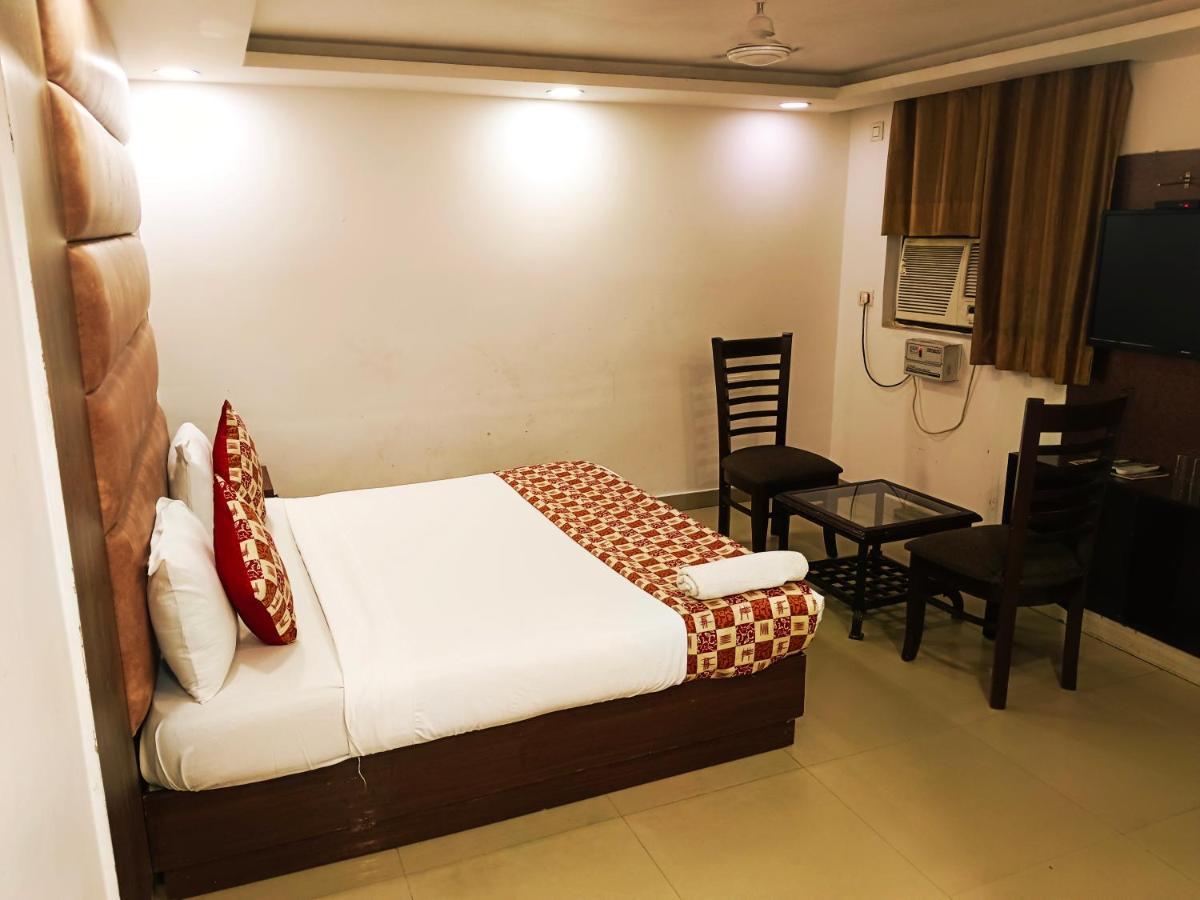 Hotel De Tark Near Igi Airport Delhi 4*