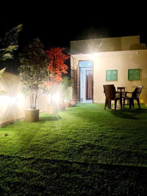 Sukoon ,cozy ,private & Regal Terrace Apartamento