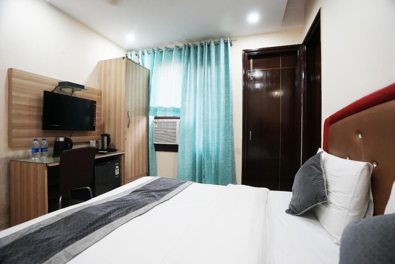 Hotel S & B East - Patel Nagar