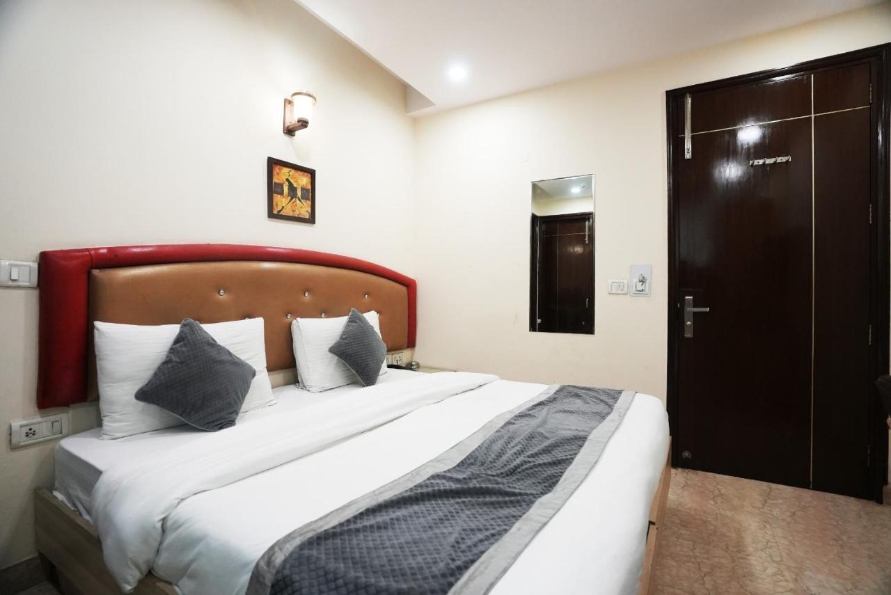 S & B East - Patel Nagar 3*