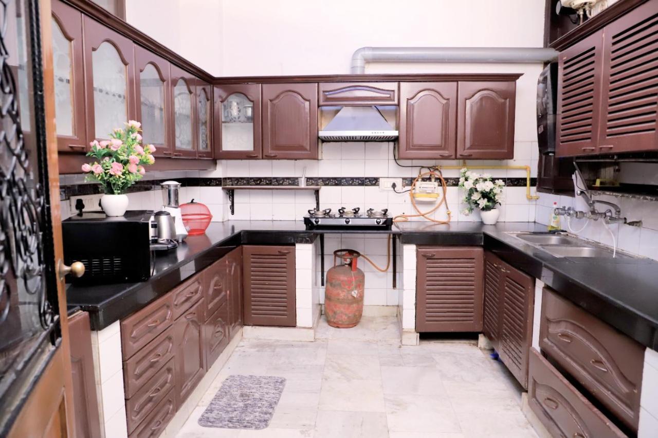 Fortune Service Apartment,2bhk, D-198,saket *
