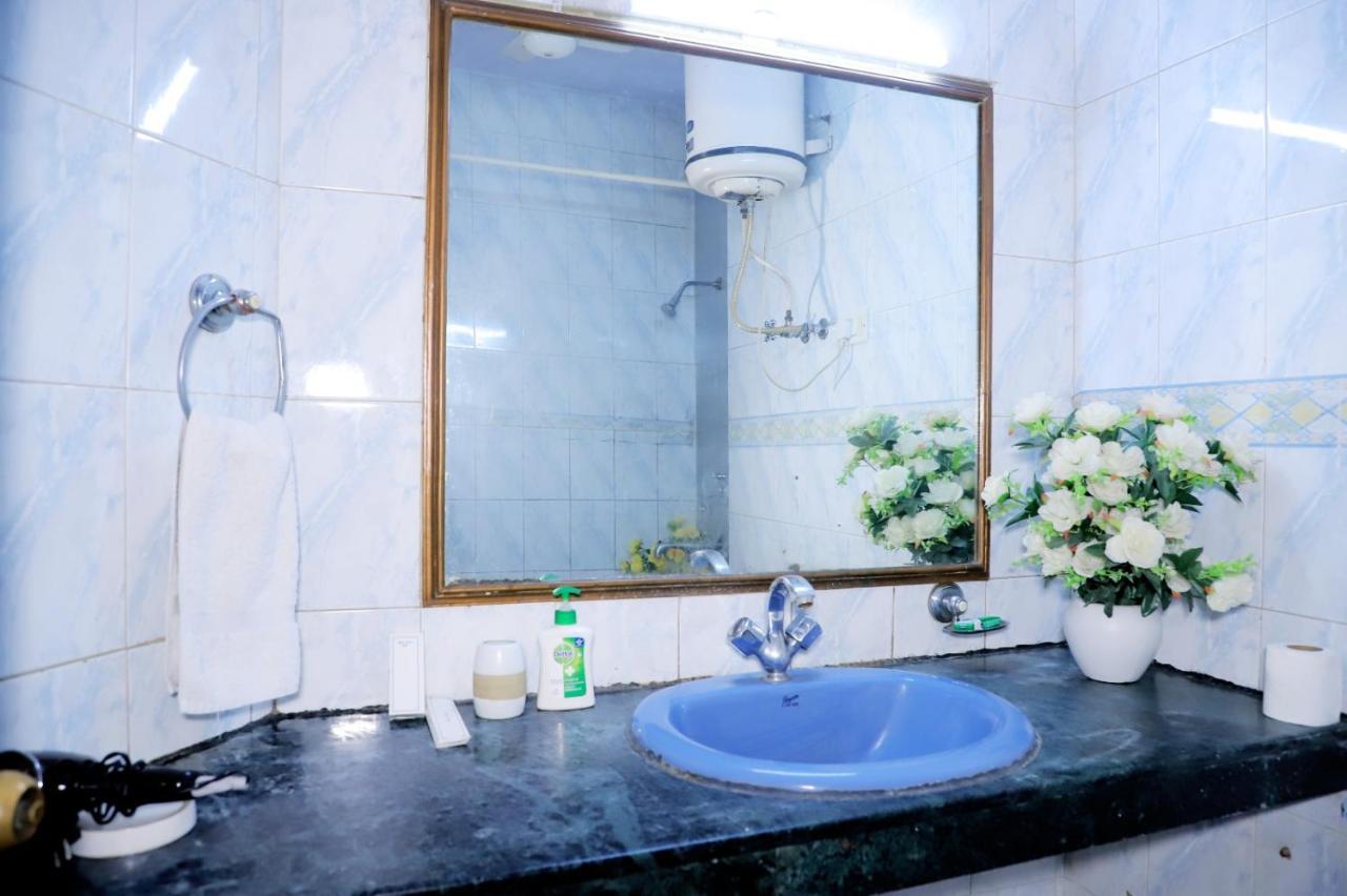 Fortune Service Apartment,2bhk, D-198,saket * New Delhi