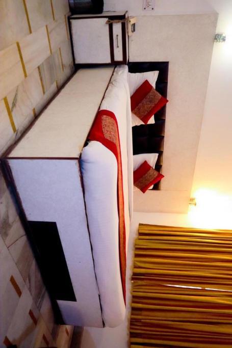 India International 3* New Delhi